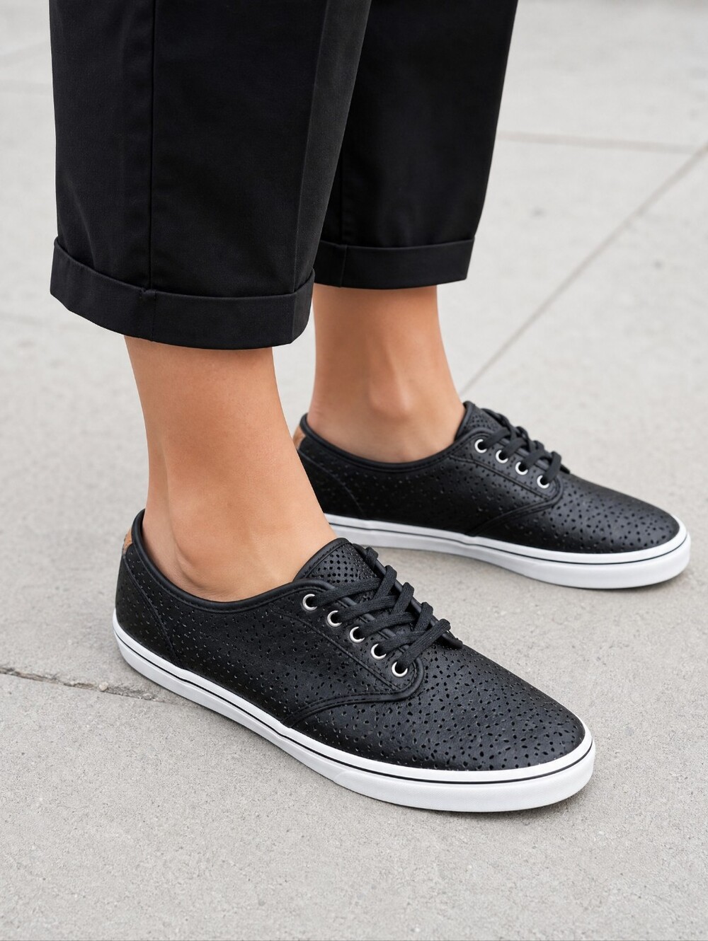 Vans Atwood Low Perforated Leather Sneakers Women's Size 9 Black Lace-Up Casual